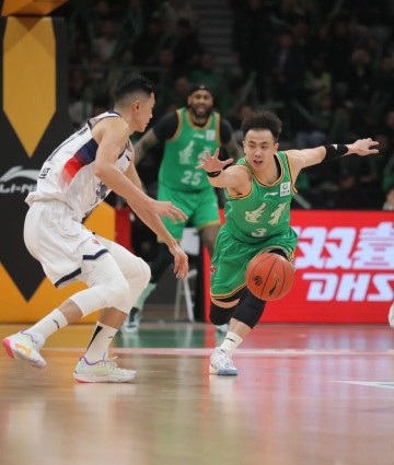 半岛体育在线-辽宁男篮主场惜败山东