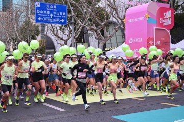 半岛体育官方网站登录-特写 | 女子半马的跑道，可不只是美丽的风景线