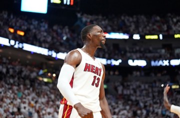 半岛体育官方网站登录-韦德：阿德巴约的43罚大部分都是实打实的 对面防不住他只能犯规